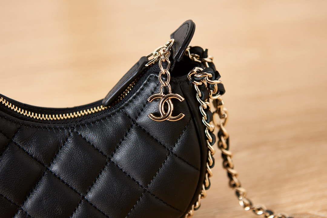Chanel AP3232 Clutch With Chain Lambskin & Shiny Light Gold Metal Black