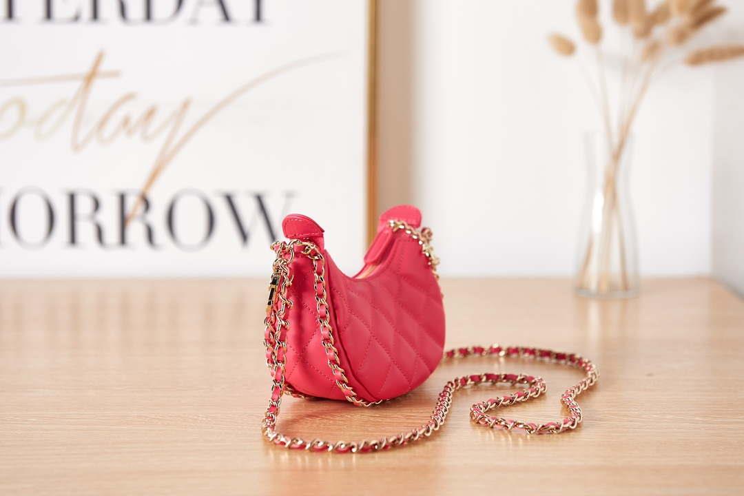 Chanel AP3232 Clutch With Chain Lambskin & Shiny Light Gold Metal Red