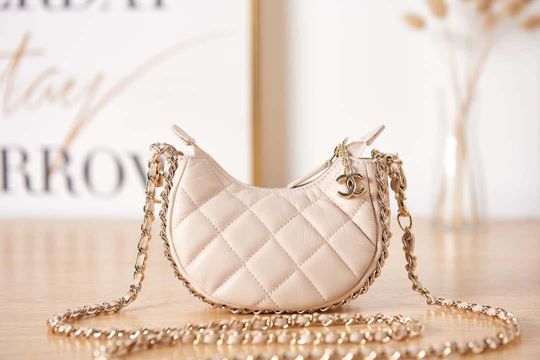Chanel AP3232 Clutch With Chain Lambskin & Shiny Light Gold Metal Beige