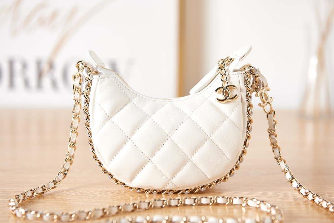 Chanel AP3232 Clutch With Chain Lambskin & Shiny Light Gold Metal White