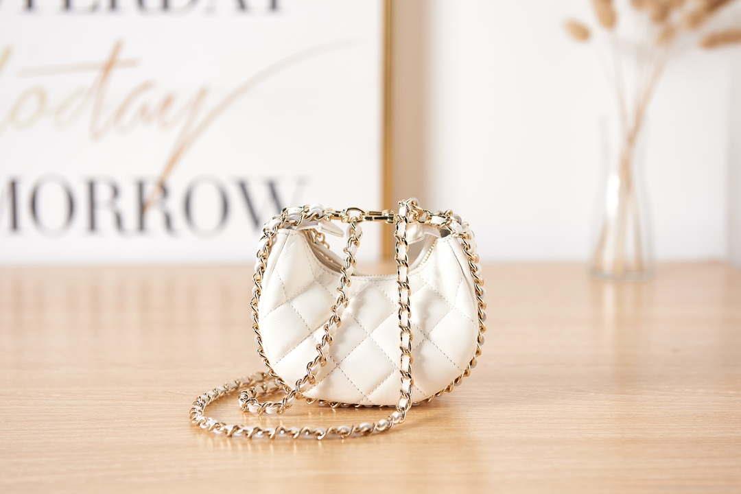 Chanel AP3232 Clutch With Chain Lambskin & Shiny Light Gold Metal White