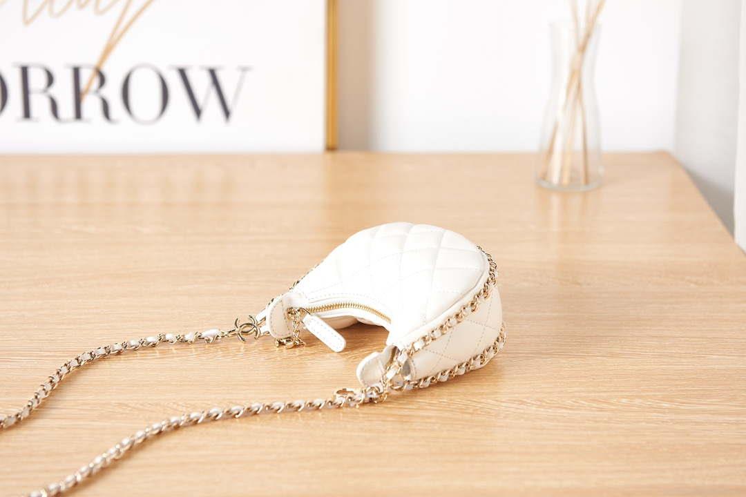 Chanel AP3232 Clutch With Chain Lambskin & Shiny Light Gold Metal White