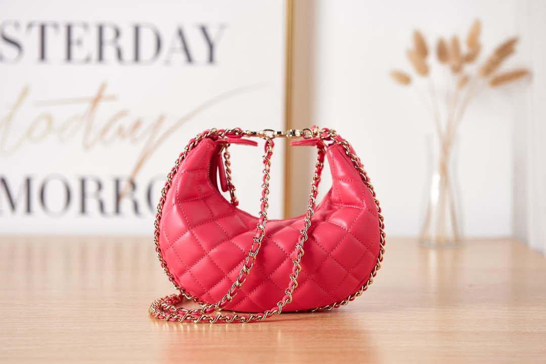 Chanel AS3917 Clutch With Chain Lambskin & Shiny Light Gold Metal Red