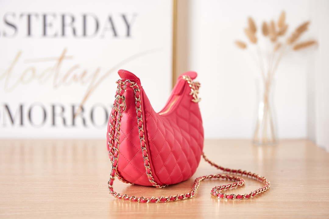 Chanel AS3917 Clutch With Chain Lambskin & Shiny Light Gold Metal Red