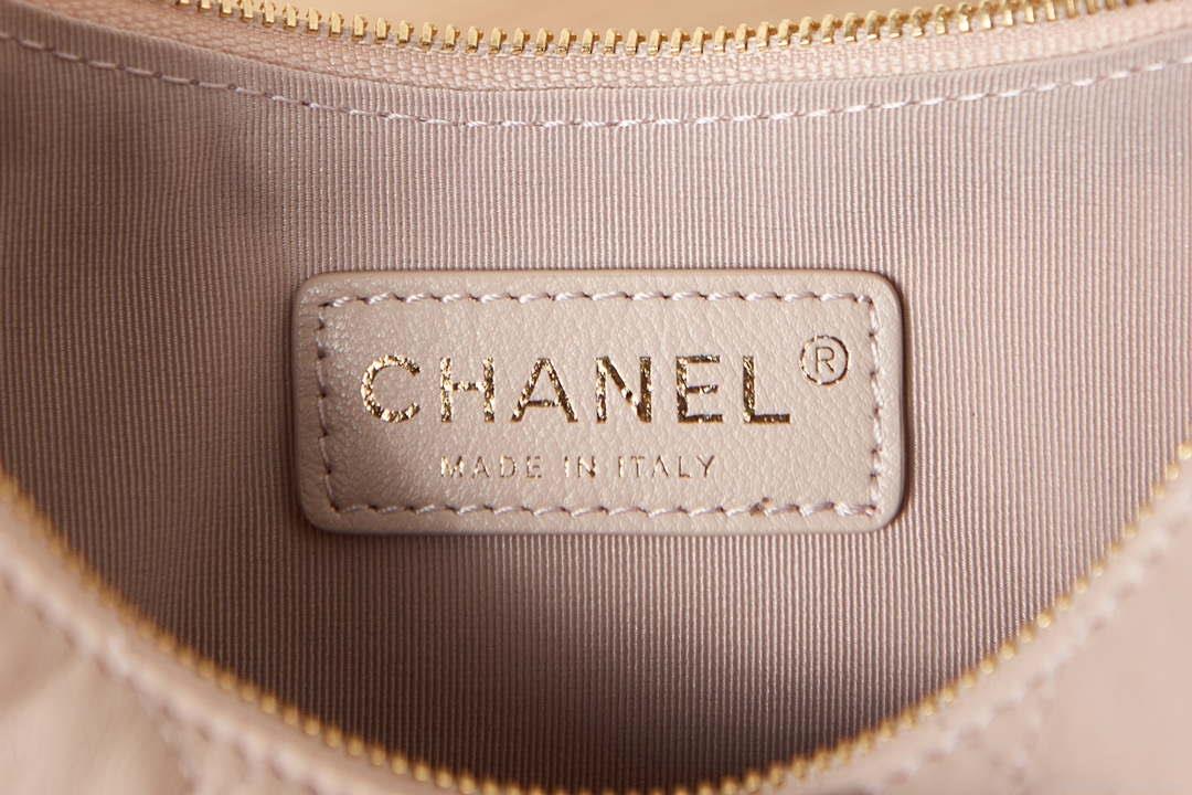 Chanel AS3917 Clutch With Chain Lambskin & Shiny Light Gold Metal Ecru