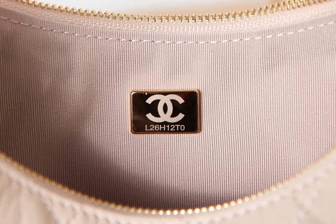 Chanel AS3917 Clutch With Chain Lambskin & Shiny Light Gold Metal Ecru