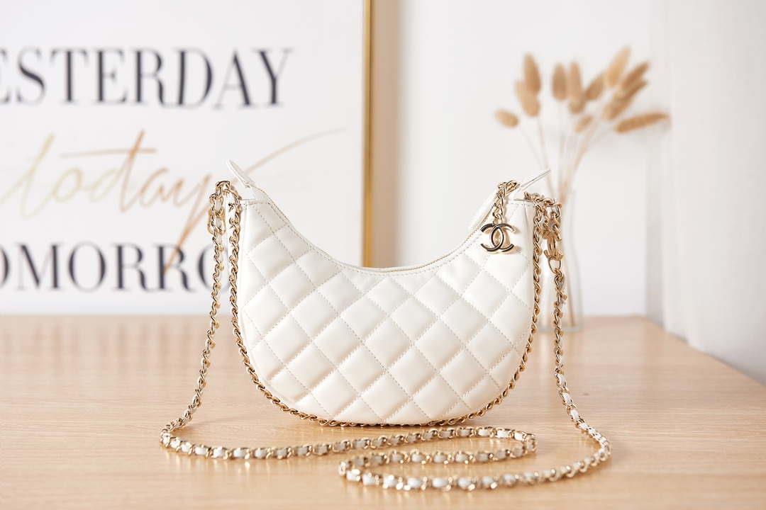 Chanel AS3917 Clutch With Chain Lambskin & Shiny Light Gold Metal White