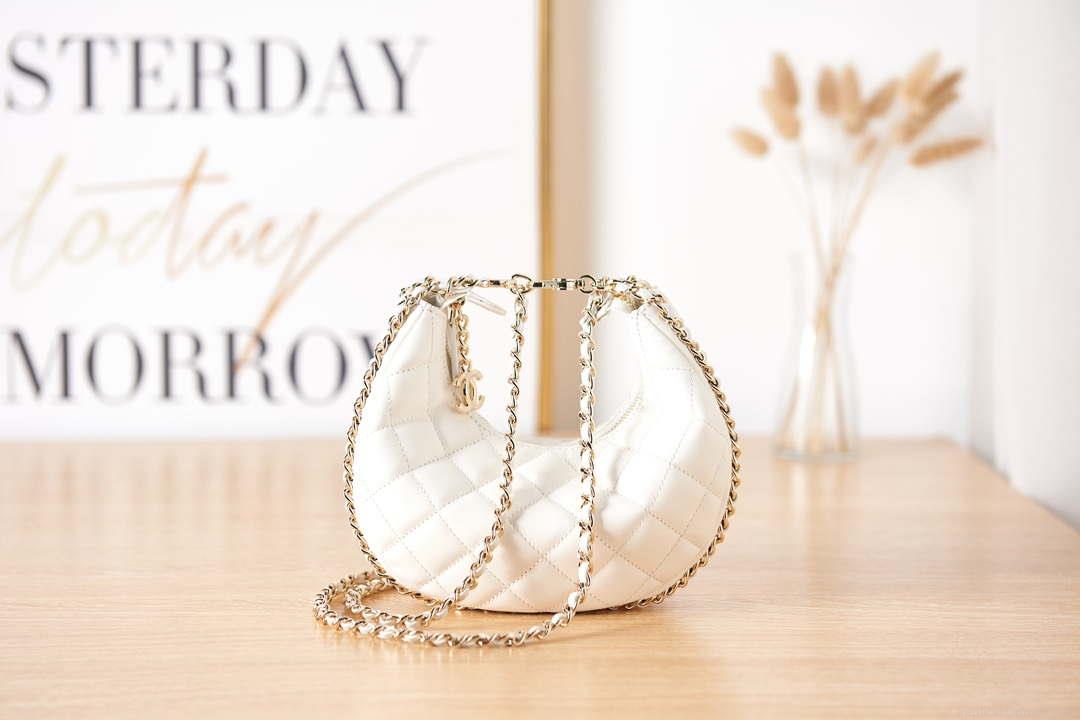 Chanel AS3917 Clutch With Chain Lambskin & Shiny Light Gold Metal White