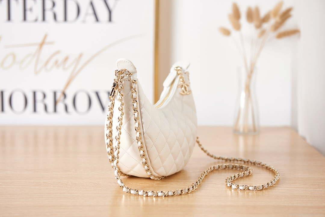 Chanel AS3917 Clutch With Chain Lambskin & Shiny Light Gold Metal White