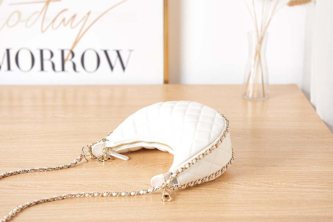 Chanel AS3917 Clutch With Chain Lambskin & Shiny Light Gold Metal White