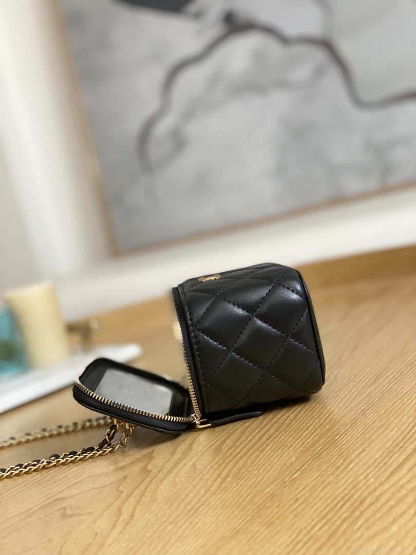 Chanel A68101 Small Vanity With Chain Lambskin Black
