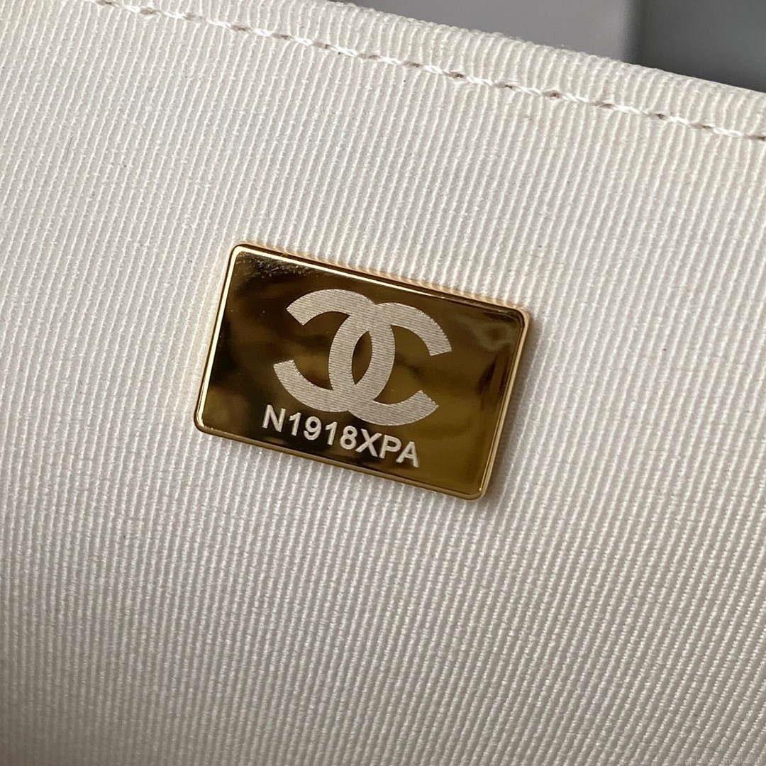 Chanel AS4051 Small Flap Classic Bag CF Lambskin White Gold