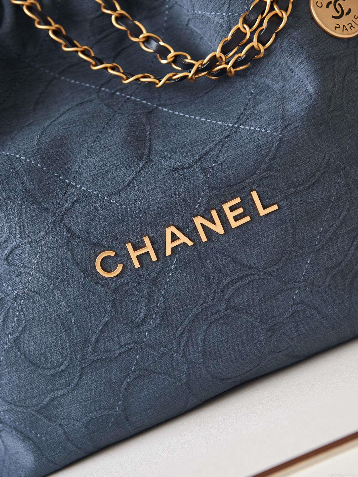 Chanel 22 Handbag Shiny AS3261 Navy Blue Velvet Gold