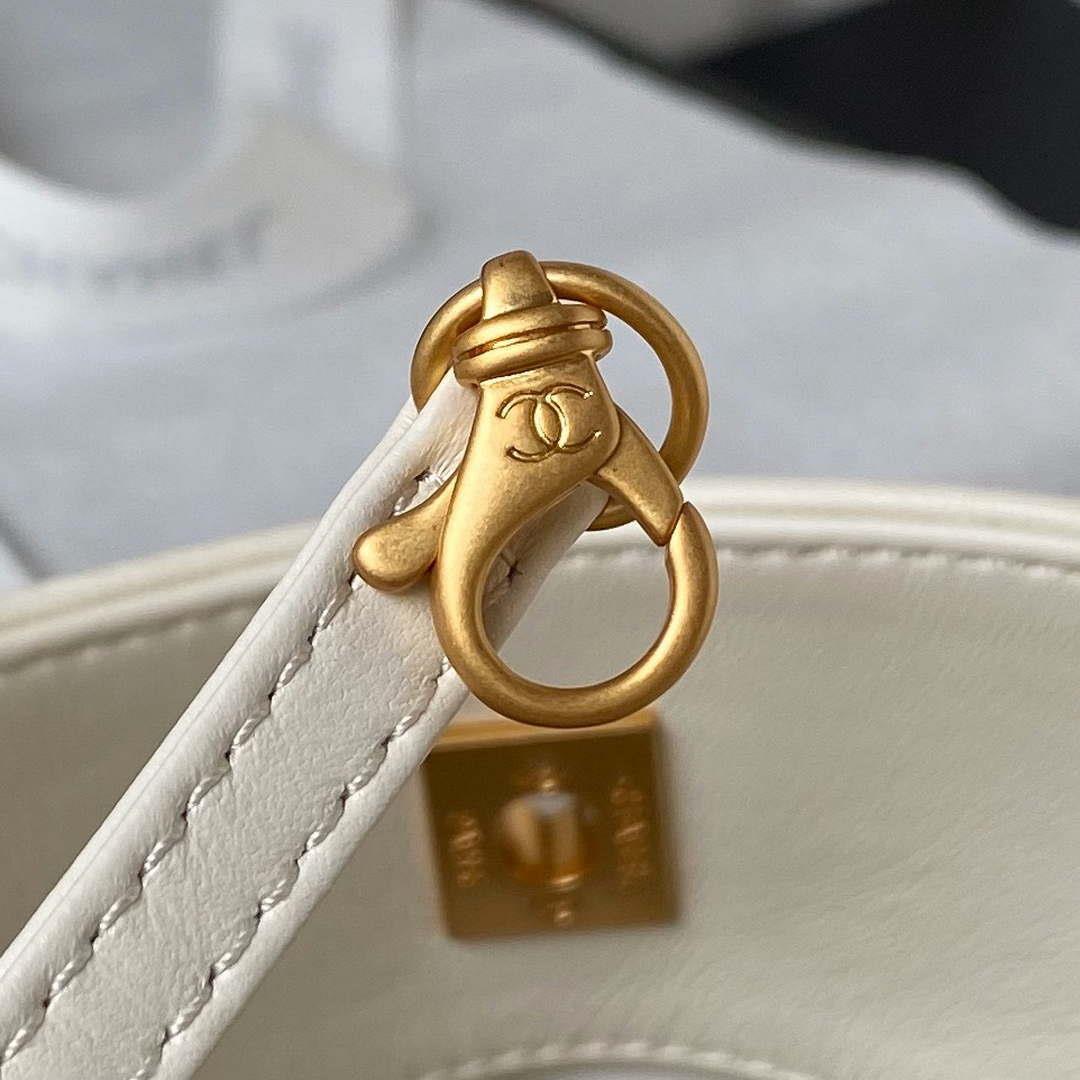 Chanel AS4754 24P New Hobo Bag White Lambskin