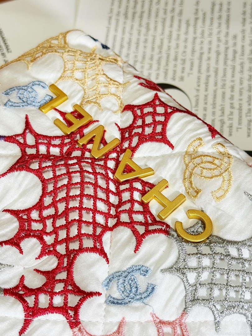 Chanel 22 Mini Handbag AS3980 Lace Patchwork & Gold-Tone Metal Multicolour