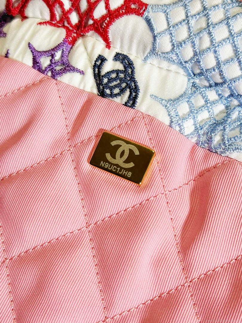 Chanel 22 Mini Handbag AS3980 Lace Patchwork & Gold-Tone Metal Multicolour