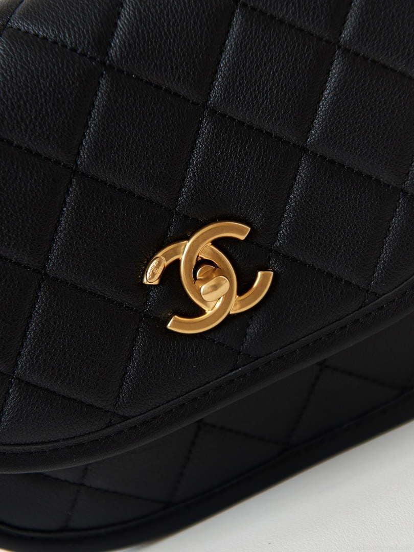 Chanel Messenger Bag Calfskin & Gold-Tone Metal AS4845 Black Lambskin