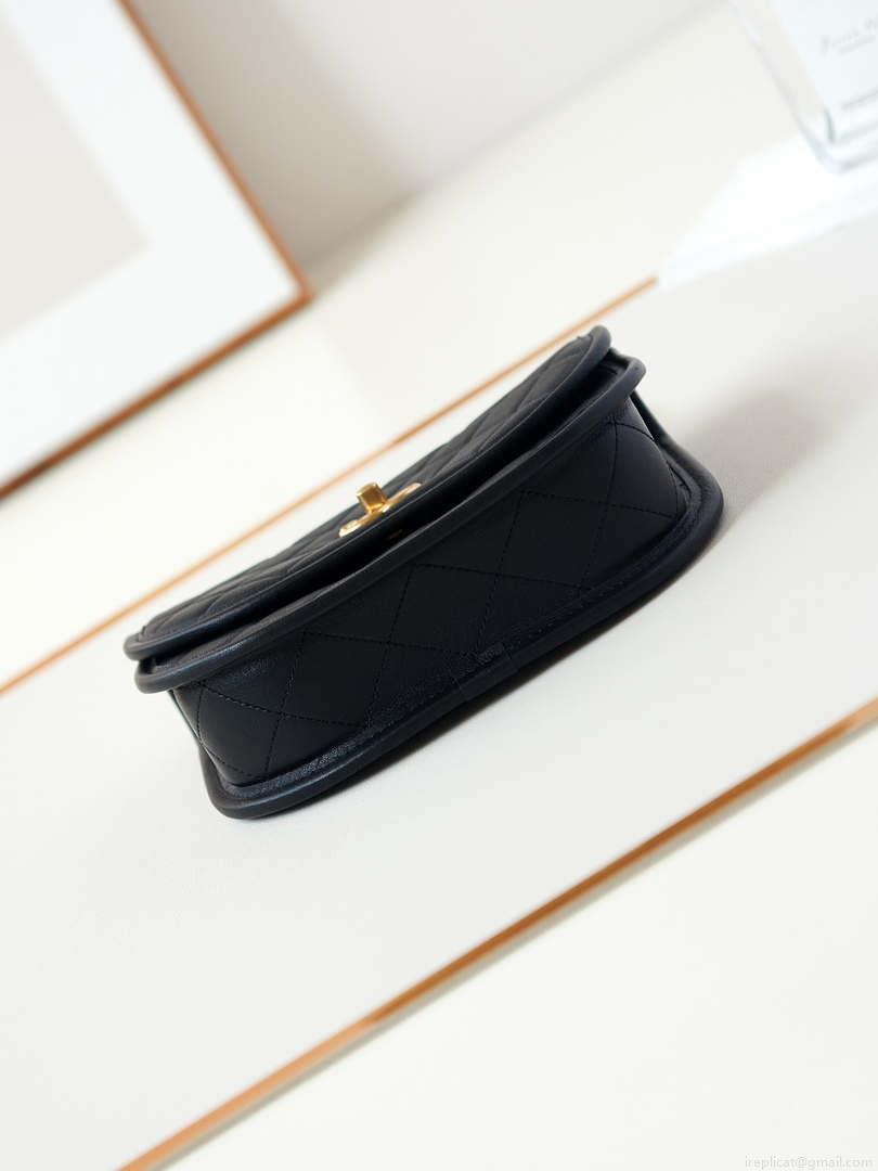 Chanel Messenger Bag Calfskin & Gold-Tone Metal AS4845 Black Lambskin