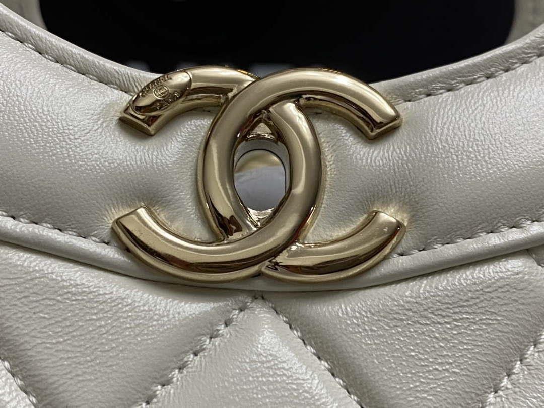 Chanel AS4854 Shopping Bag Shiny Lambskin & Gold-Tone Metal White