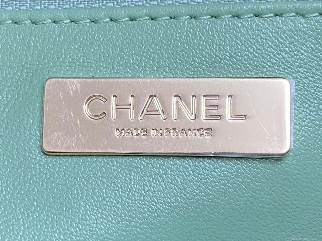 Chanel AS4854 Shopping Bag Shiny Lambskin & Gold-Tone Metal Green