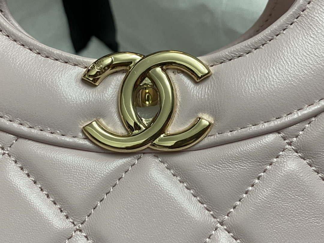 Chanel AS4853 Shopping Bag Shiny Lambskin & Gold-Tone Metal Light Pink