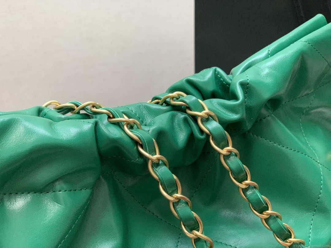 Chanel AS3260 22 Small Handbag Shiny Calfskin Green Gold Metal