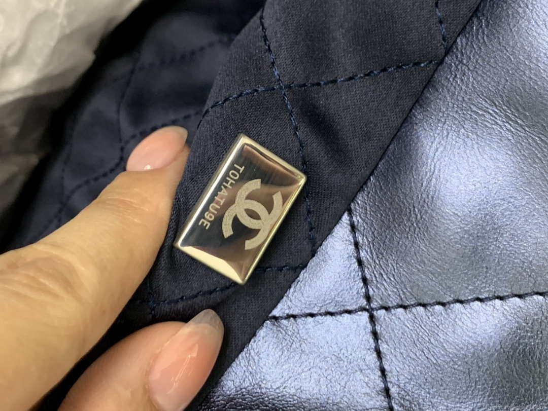Chanel 22 Handbag Metallic Calfskin AS3261 Blue Gold Metal