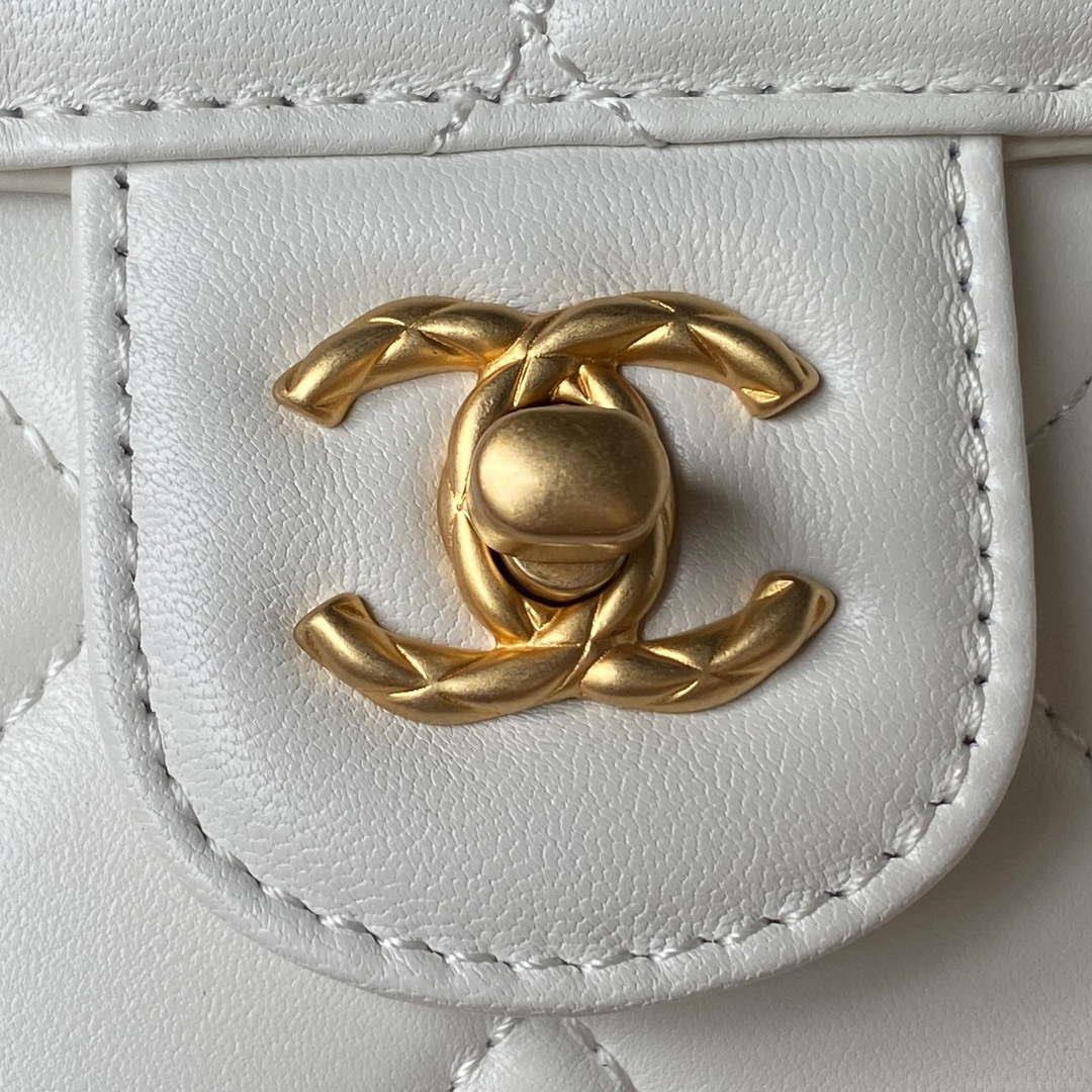 Chanel AS3973 Small Vanity Case Lambskin bag White
