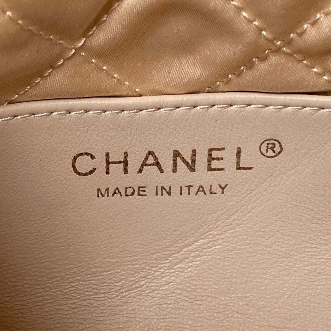 Chanel AS3980 22 Mini Handbag Shiny Calfskin & Silver-Tone Metal White
