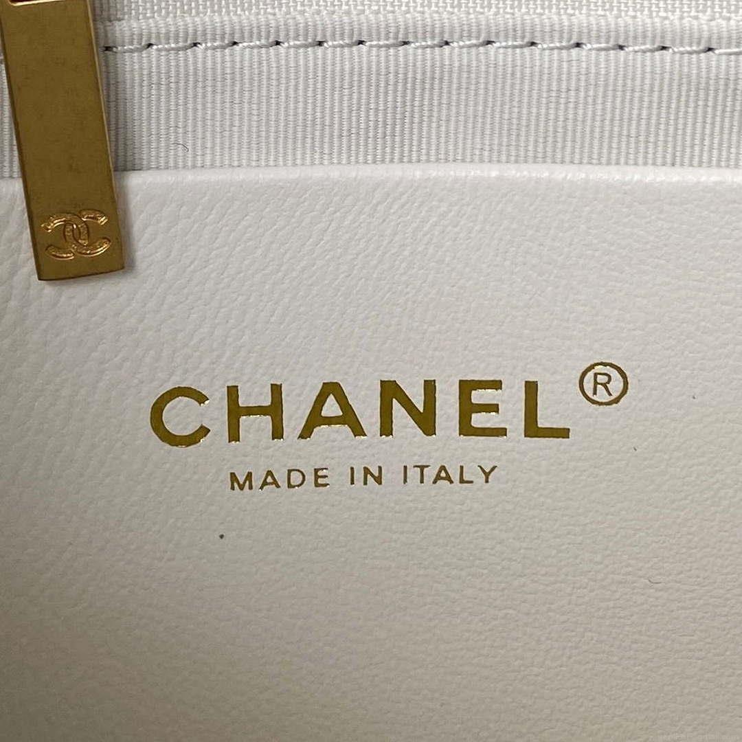 Chanel AS4368 Large HOBO Bag Shiny Crumpled Lambskin & Gold-Tone Metal White