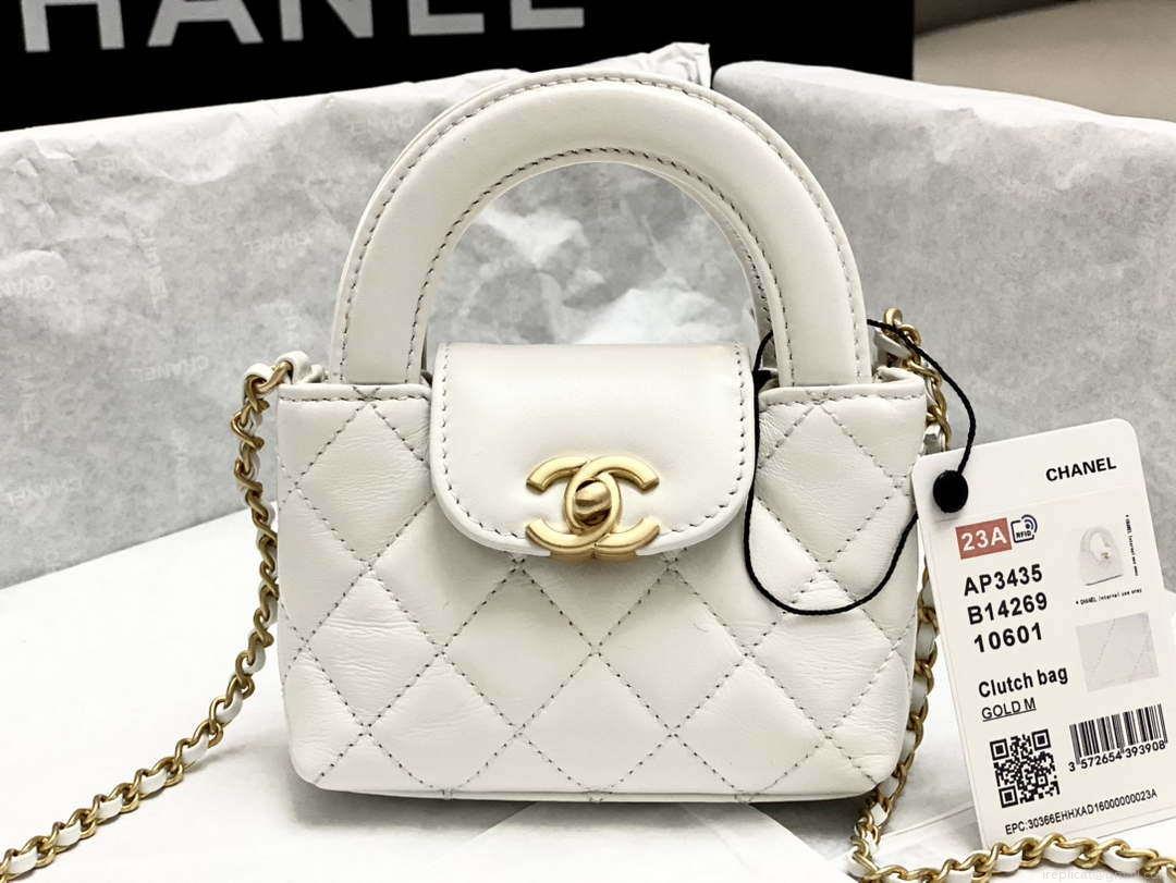 Chanel AP3435 Shiny aged calfskin & gold-tone metal White