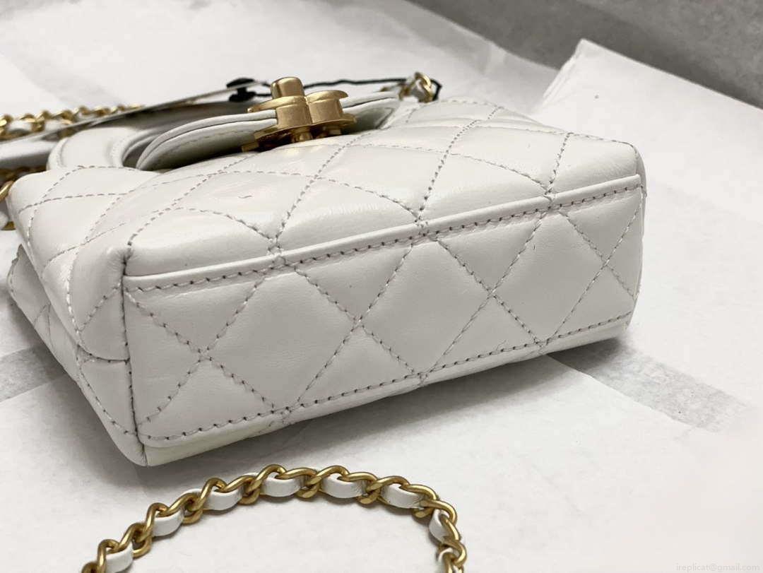 Chanel AP3435 Shiny aged calfskin & gold-tone metal White