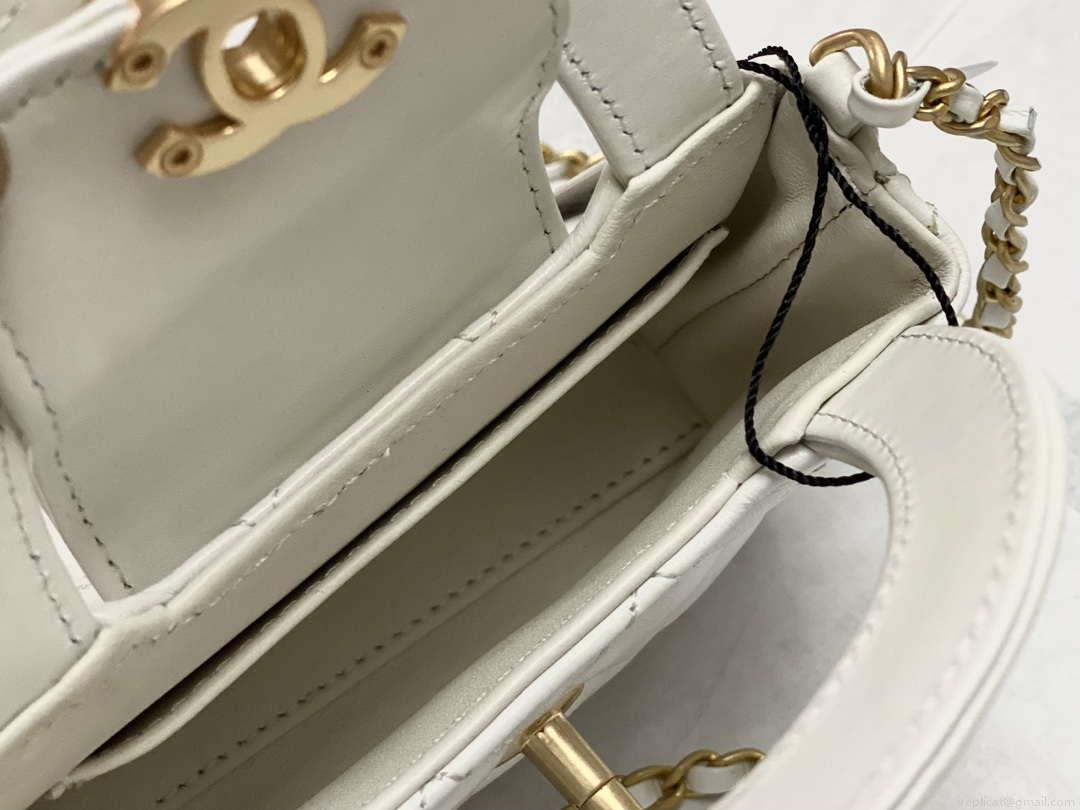 Chanel AP3435 Shiny aged calfskin & gold-tone metal White