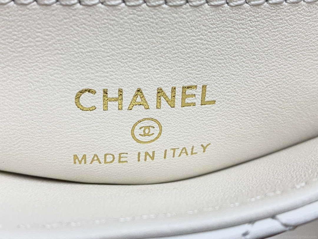 Chanel AP3435 Shiny aged calfskin & gold-tone metal White