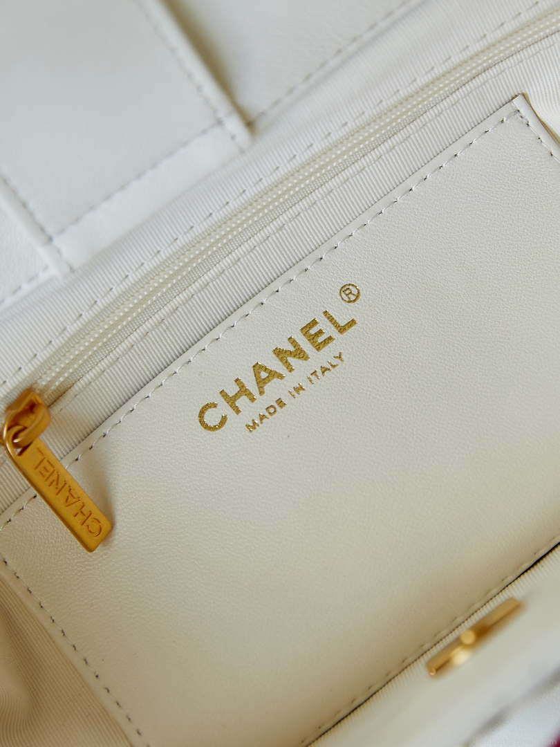 Chanel AS4188 Small Hobo Bag Shiny lambskin Gold Metal White