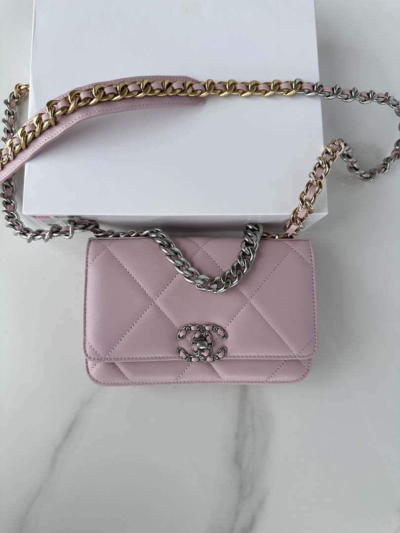 Chanel AP3267 19 Wallet on Chain Woc Shiny Lambskin Pink