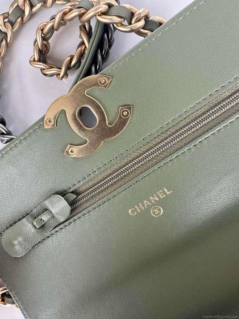 Chanel AP3267 19 Wallet on Chain Woc Shiny Lambskin Green