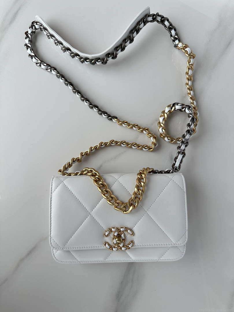 Chanel AP3267 19 Wallet on Chain Woc Shiny Lambskin White