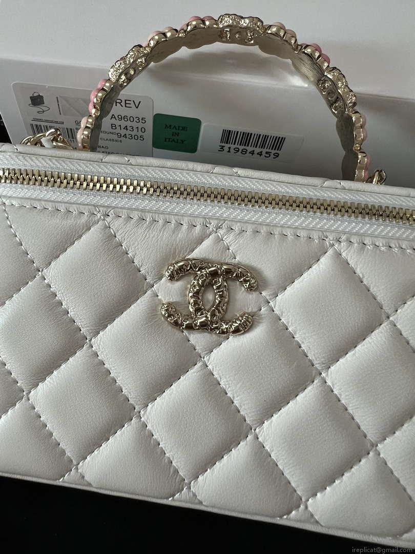 Chanel A96035 CLUTCH Lambskin Vanity Box bag White