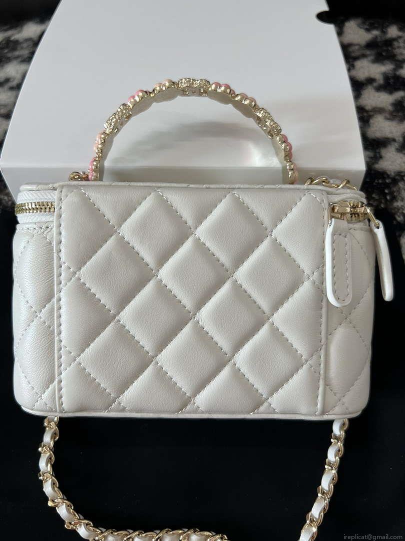 Chanel A96035 CLUTCH Lambskin Vanity Box bag White