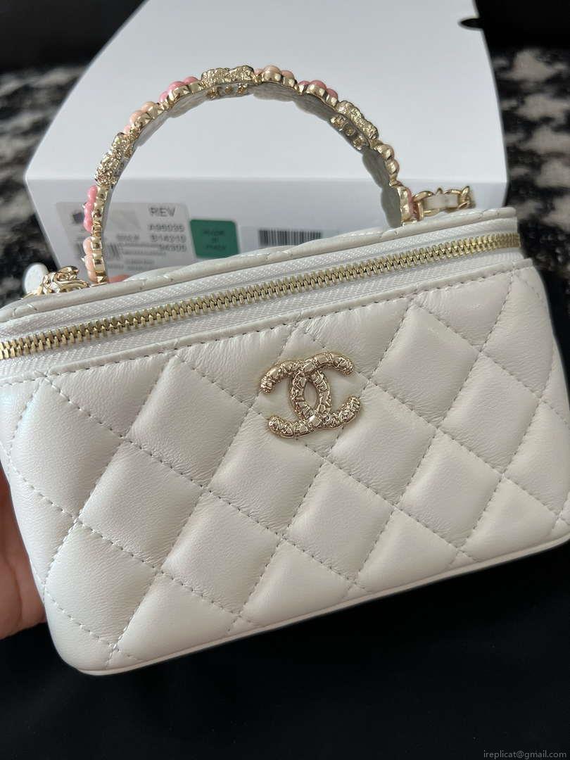 Chanel A96035 CLUTCH Lambskin Vanity Box bag White