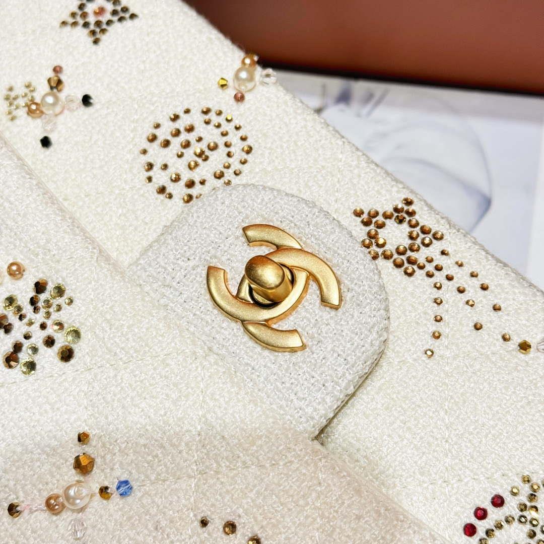 Chanel A01112 Flap Classic Handbag Tweed & Gold-Tone Metal Beige