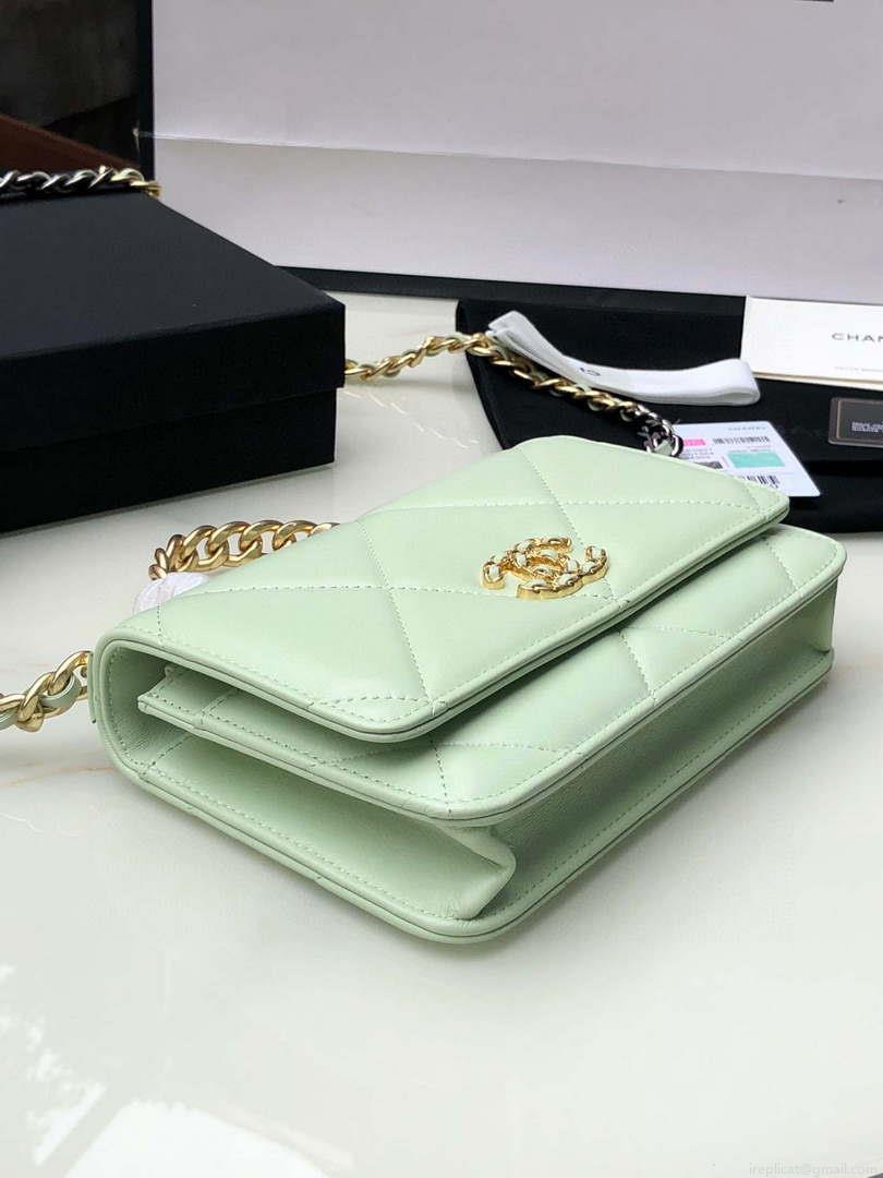 Chanel AP0957 19 Wallet on Chain Woc Shiny Lambskin Green