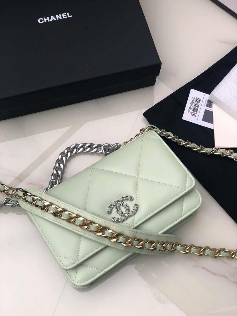 Chanel AP0957 19 Wallet on Chain Woc Shiny Lambskin Green Silver