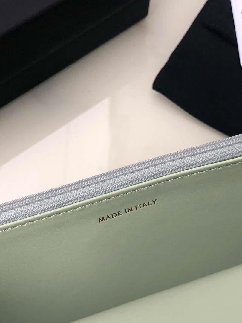 Chanel AP0957 19 Wallet on Chain Woc Shiny Lambskin Green Silver