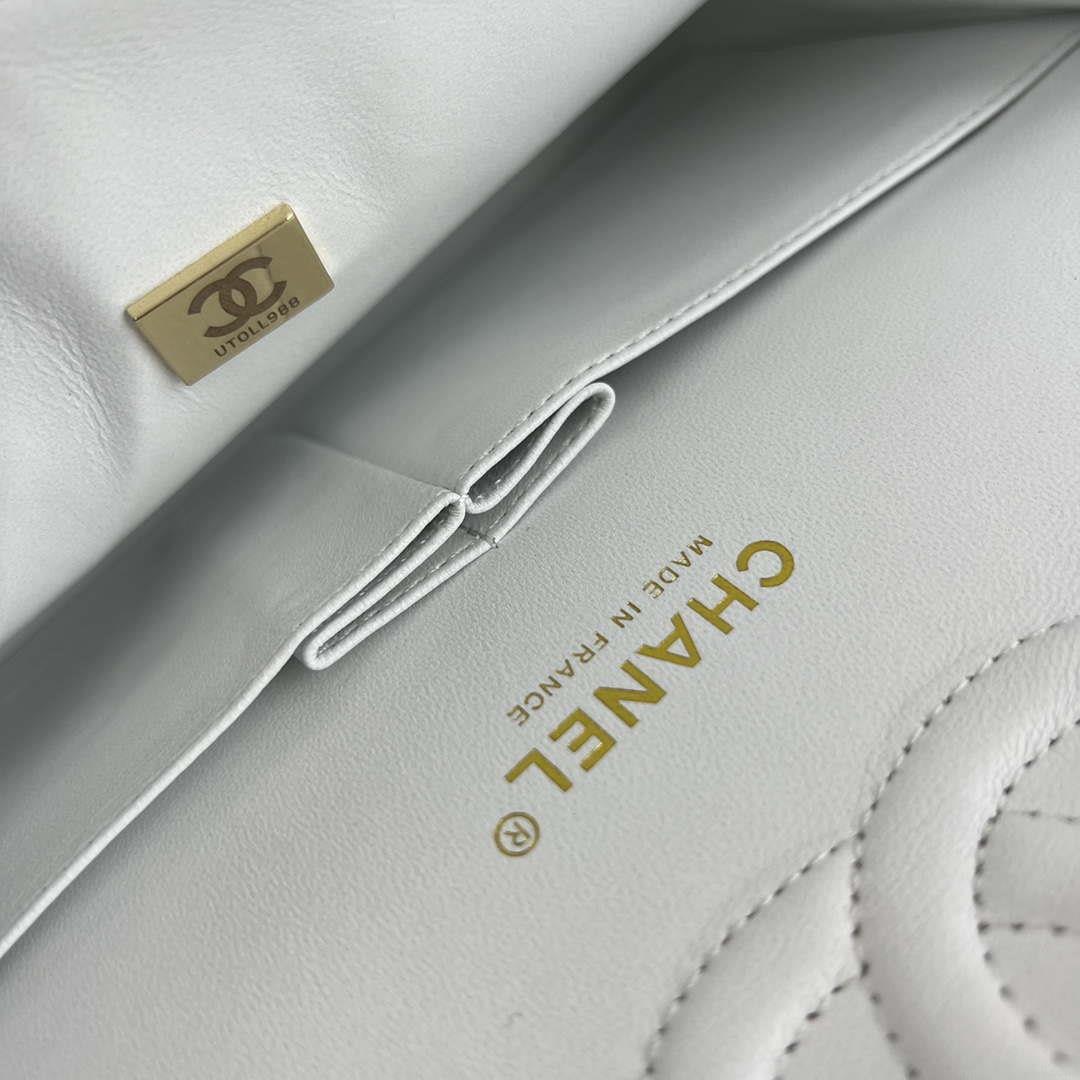 Chanel A01112 Flap Classic Handbag Grained Calfskin & Gold-Tone Metal White
