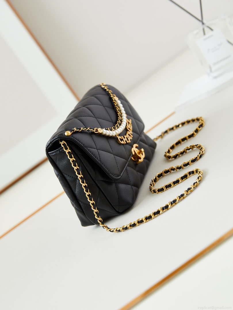 Chanel AS5011 Flap bag Shiny Lambskin Imitation Pearls & Gold-Tone Metal Black