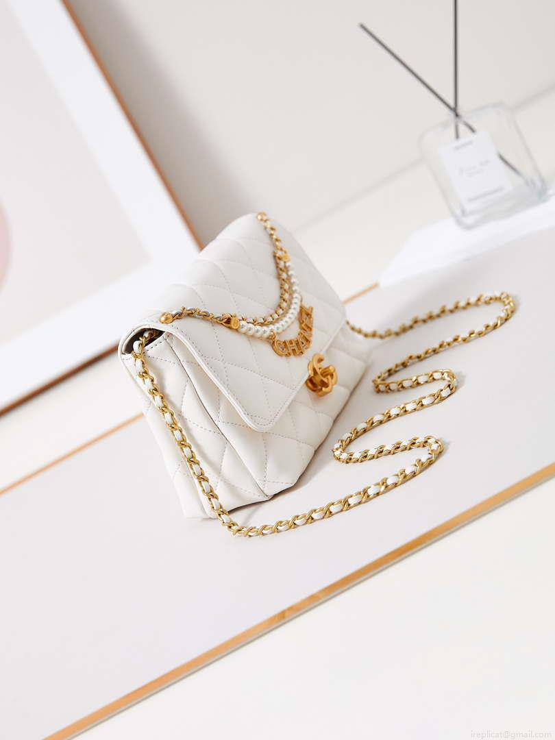 Chanel AS5011 Flap bag Shiny Lambskin Imitation Pearls & Gold-Tone Metal White