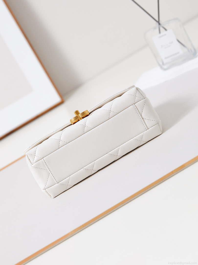 Chanel AS5011 Flap bag Shiny Lambskin Imitation Pearls & Gold-Tone Metal White