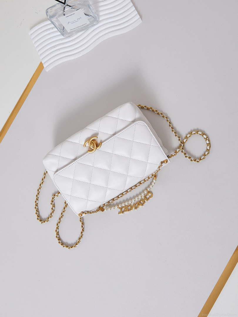 Chanel AS5011 Flap bag Shiny Lambskin Imitation Pearls & Gold-Tone Metal White